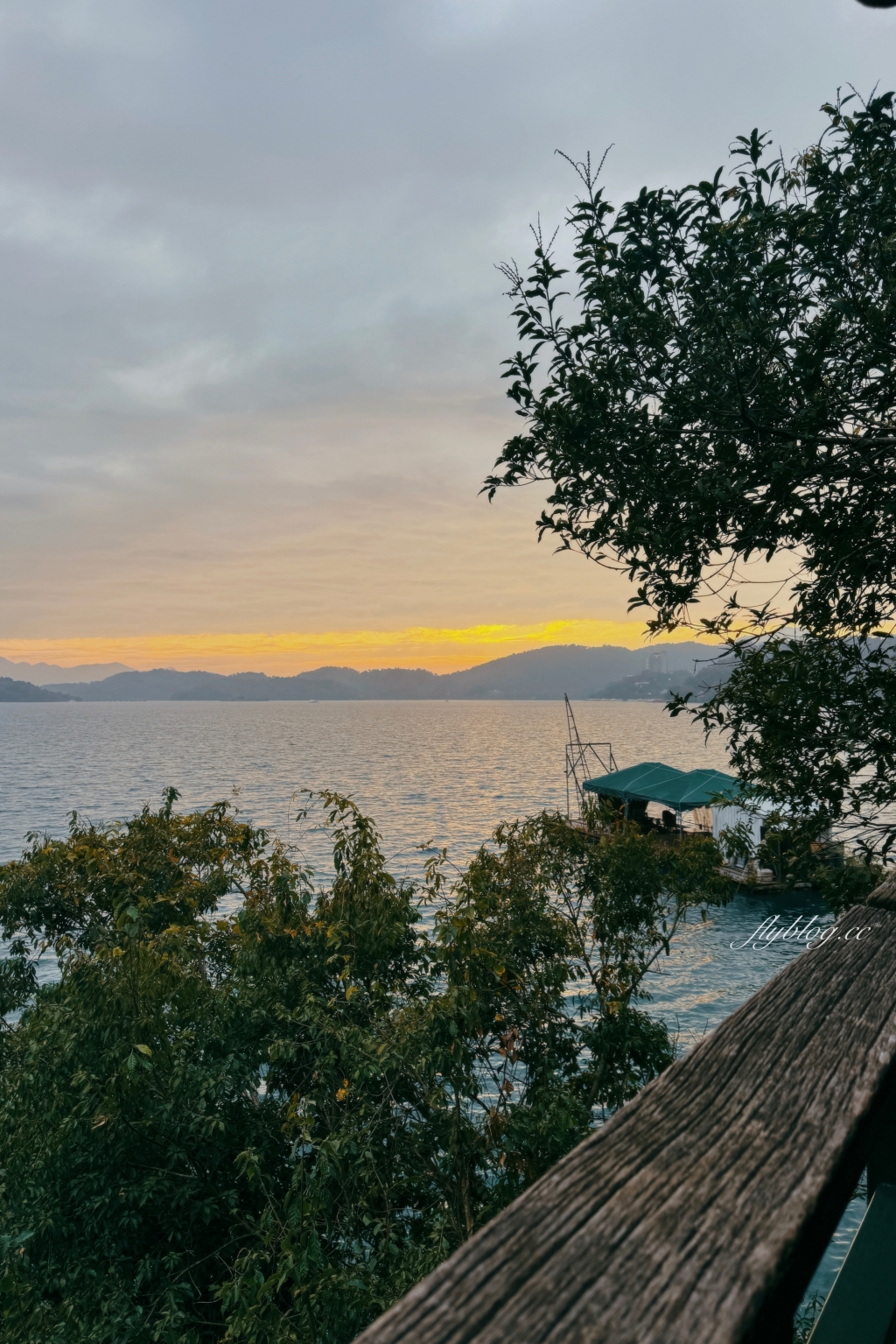 南投魚池｜文武廟年梯步道．挑戰366階的生日階梯，欣賞漂亮日落美景 @飛天璇的口袋