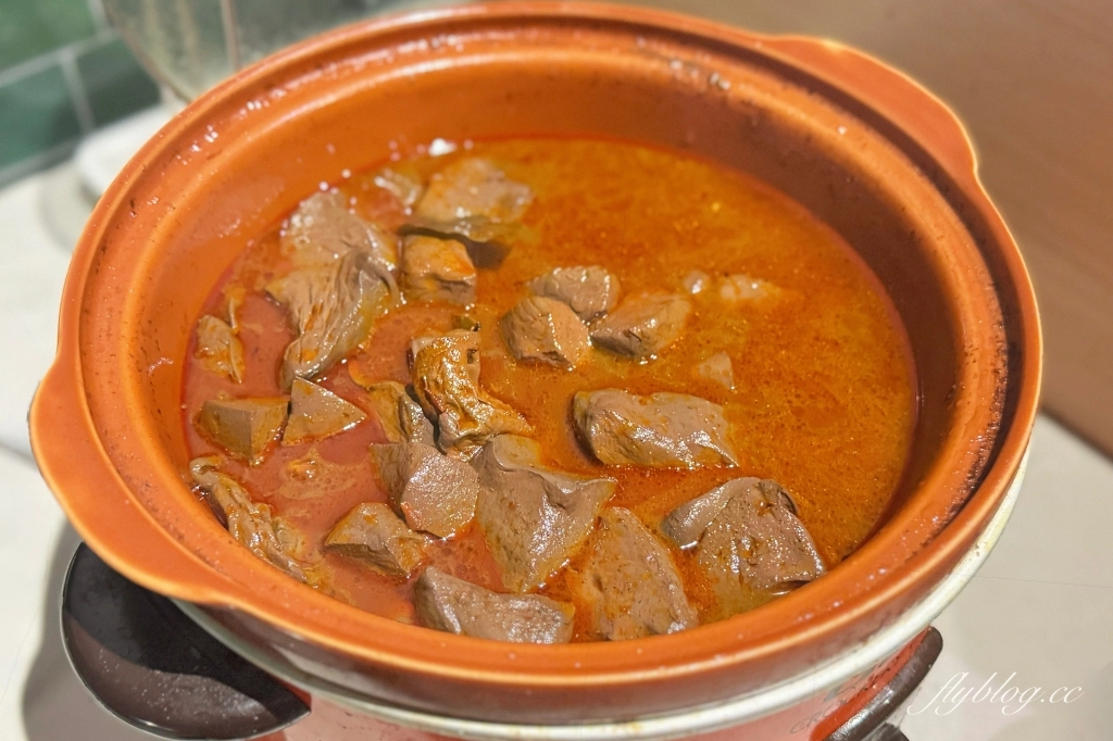 台中北屯｜鍋泰暖泰式南洋火鍋．充滿南洋風情的火鍋店，蔬菜自助吧、飲品、冰淇淋吃到飽 @飛天璇的口袋