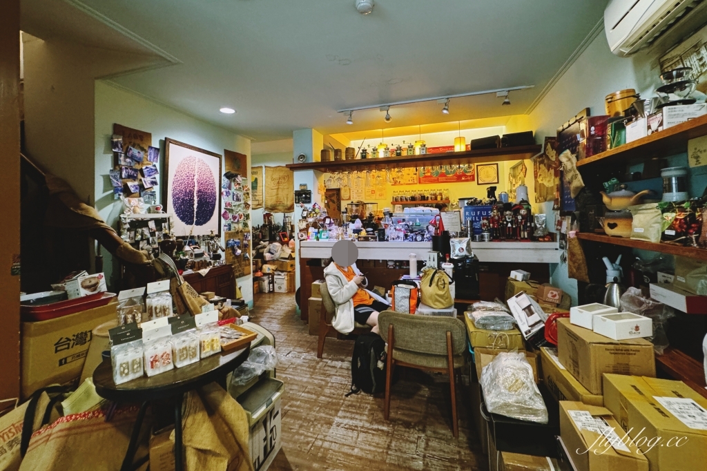 台中西區｜珈琲院．美軍宿舍所改建，存中街20年老字號咖啡館 @飛天璇的口袋