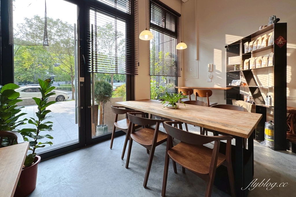 台中烏日｜芃森咖啡 Pansen Coffee．鄰近烏日高鐵站，楽珈咖啡的二店 @飛天璇的口袋