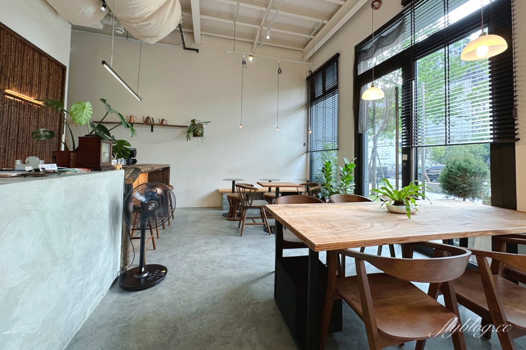 台中烏日｜芃森咖啡 Pansen Coffee．鄰近烏日高鐵站，楽珈咖啡的二店 @飛天璇的口袋