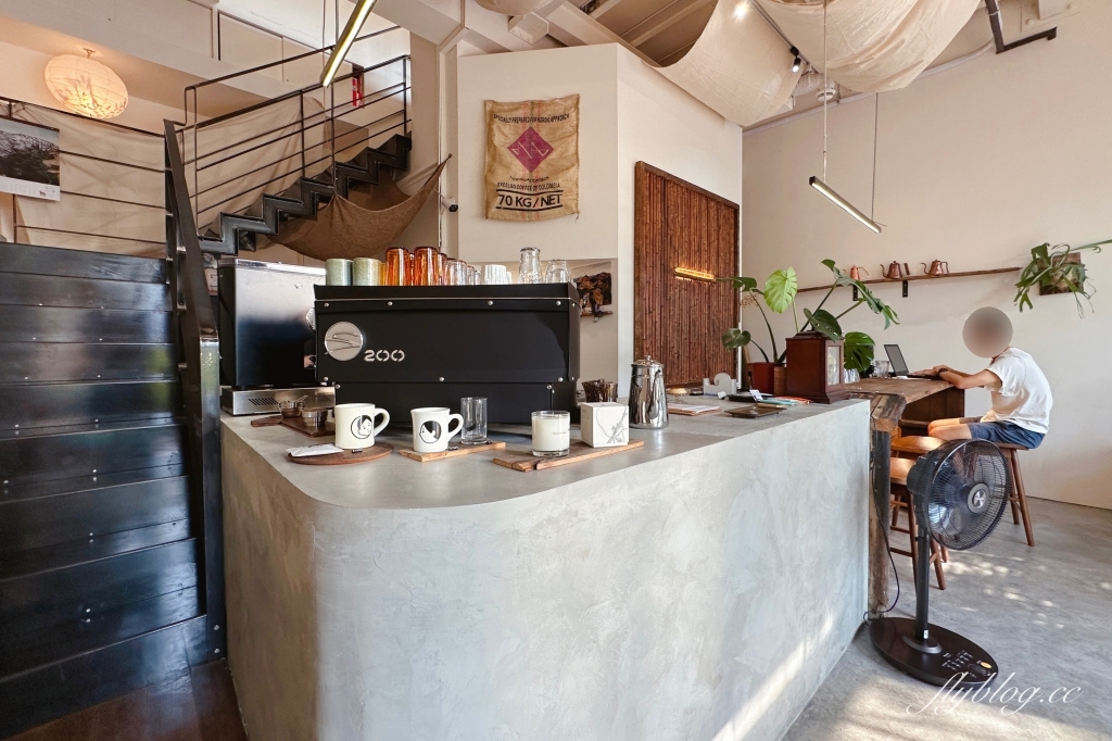 台中烏日｜芃森咖啡 Pansen Coffee．鄰近烏日高鐵站，楽珈咖啡的二店 @飛天璇的口袋