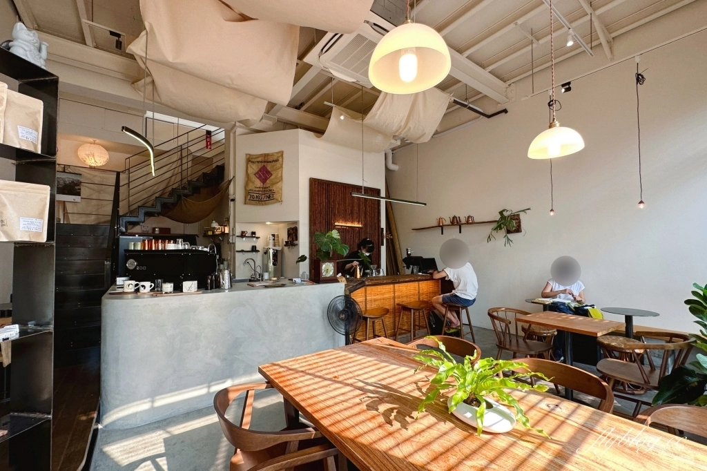 台中烏日｜芃森咖啡 Pansen Coffee．鄰近烏日高鐵站，楽珈咖啡的二店 @飛天璇的口袋