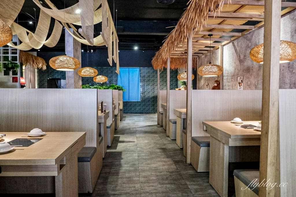 台中北屯｜鍋泰暖泰式南洋火鍋．充滿南洋風情的火鍋店，蔬菜自助吧、飲品、冰淇淋吃到飽 @飛天璇的口袋