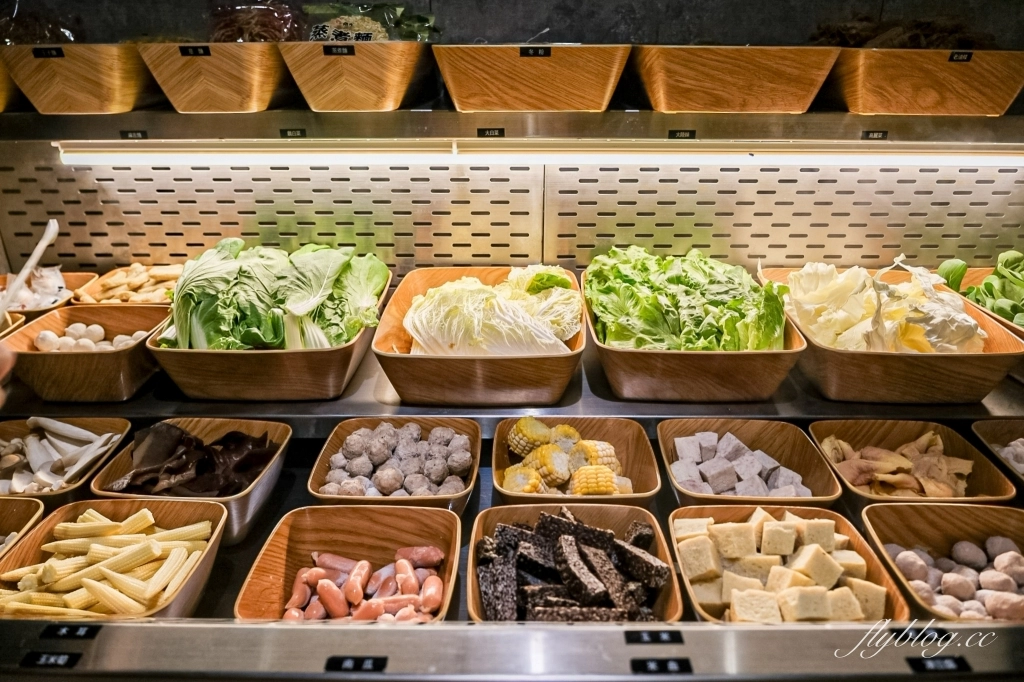 台中北屯｜鍋泰暖泰式南洋火鍋．充滿南洋風情的火鍋店，蔬菜自助吧、飲品、冰淇淋吃到飽 @飛天璇的口袋