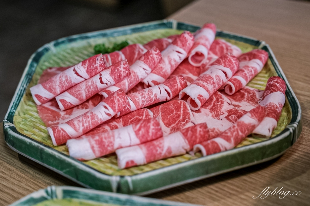 台中北屯｜鍋泰暖泰式南洋火鍋．充滿南洋風情的火鍋店，蔬菜自助吧、飲品、冰淇淋吃到飽 @飛天璇的口袋