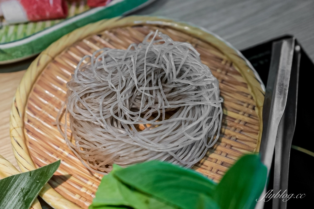 台中北屯｜鍋泰暖泰式南洋火鍋．充滿南洋風情的火鍋店，蔬菜自助吧、飲品、冰淇淋吃到飽 @飛天璇的口袋