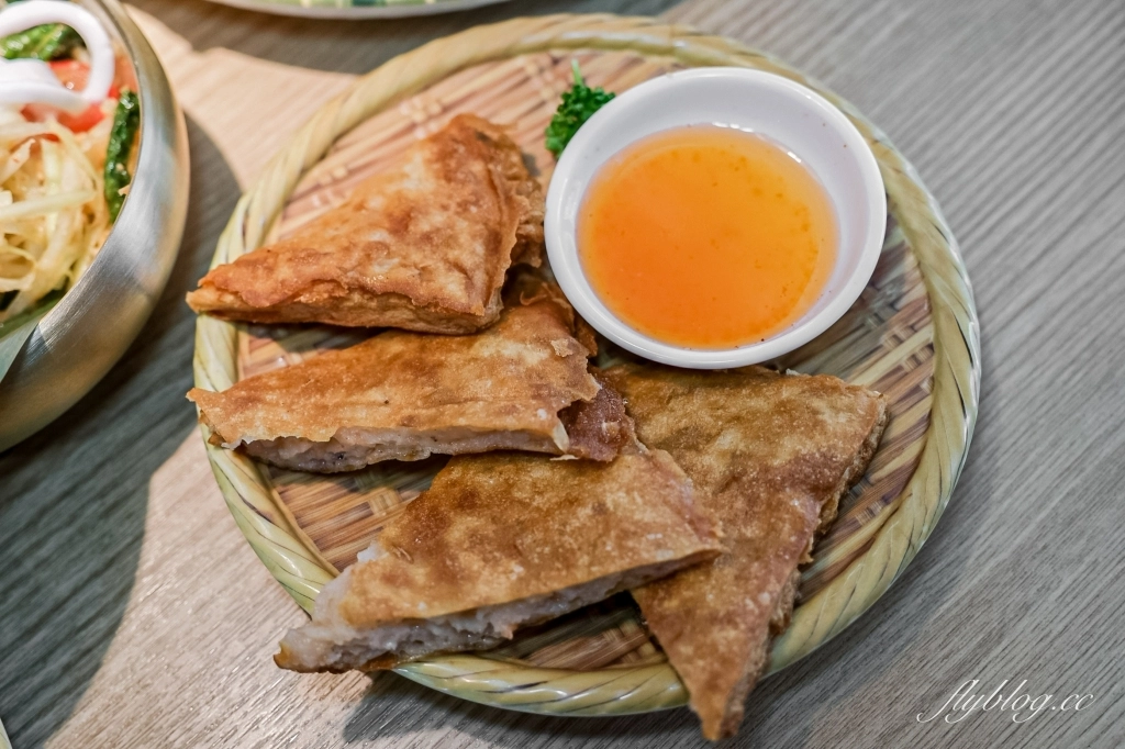 台中北屯｜鍋泰暖泰式南洋火鍋．充滿南洋風情的火鍋店，蔬菜自助吧、飲品、冰淇淋吃到飽 @飛天璇的口袋