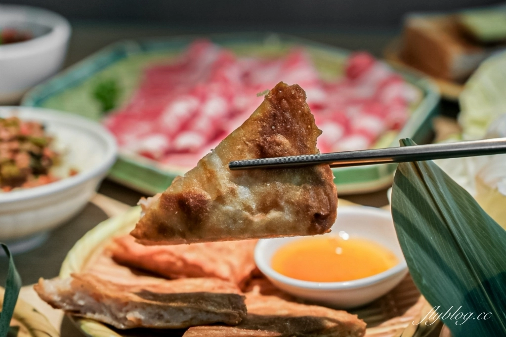 台中北屯｜鍋泰暖泰式南洋火鍋．充滿南洋風情的火鍋店，蔬菜自助吧、飲品、冰淇淋吃到飽 @飛天璇的口袋