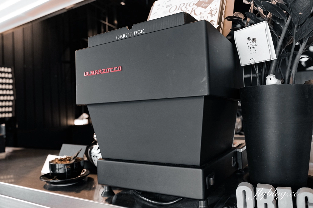 台中北屯｜ORIG BLACK DusK．暗黑系深夜咖啡館，早午餐甜點都好吃 @飛天璇的口袋