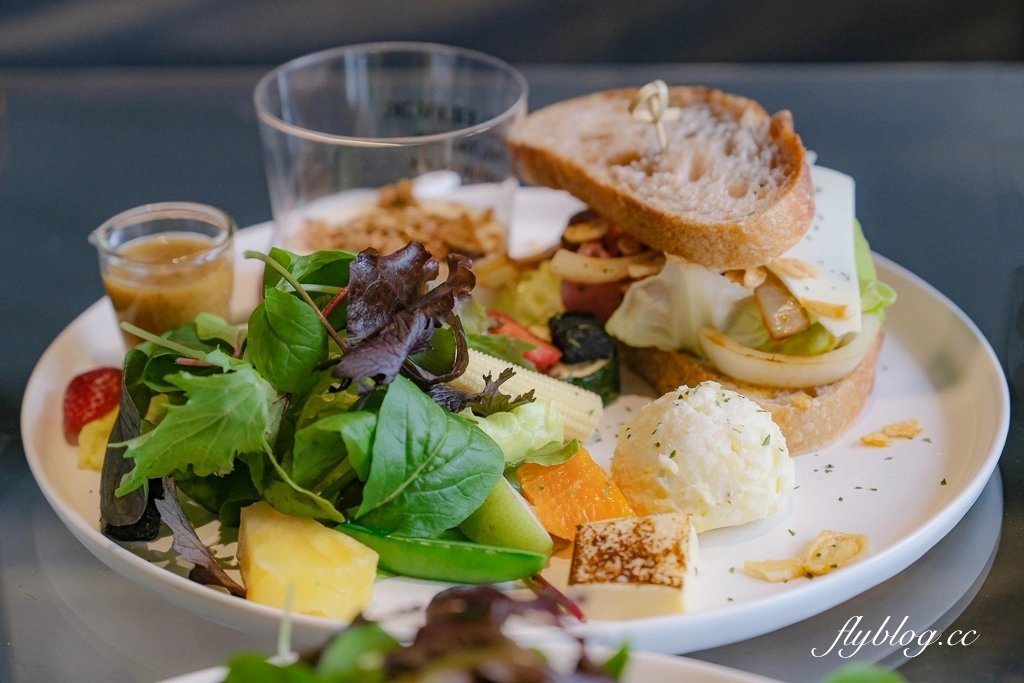 台中北屯｜ORIG BLACK DusK．暗黑系深夜咖啡館，早午餐甜點都好吃 @飛天璇的口袋