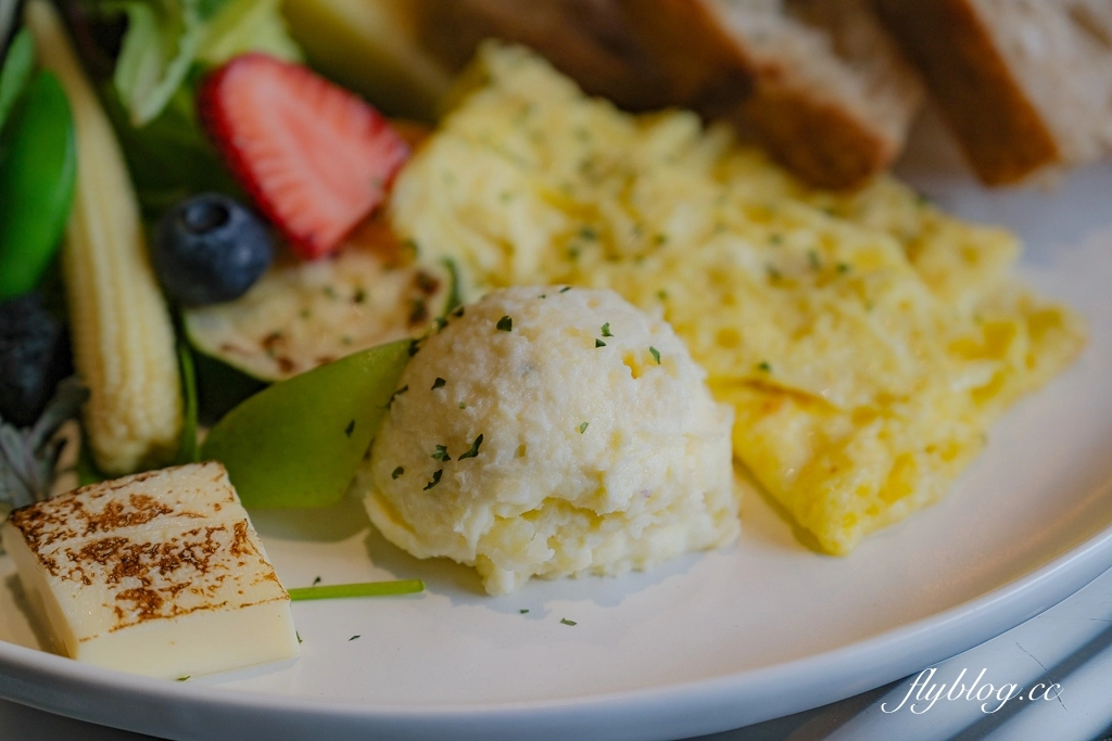 台中北屯｜ORIG BLACK DusK．暗黑系深夜咖啡館，早午餐甜點都好吃 @飛天璇的口袋