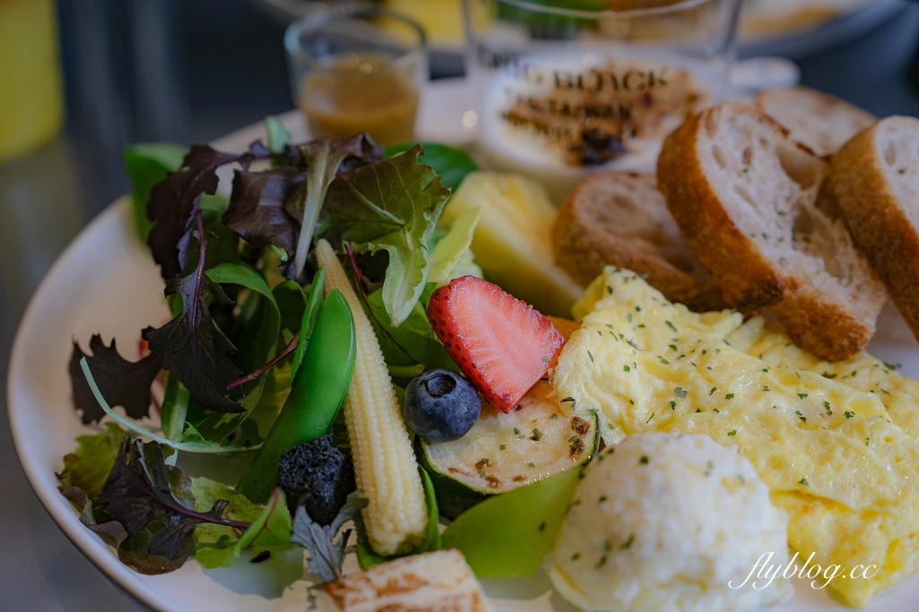 台中北屯｜ORIG BLACK DusK．暗黑系深夜咖啡館，早午餐甜點都好吃 @飛天璇的口袋