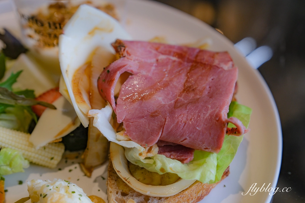 台中北屯｜ORIG BLACK DusK．暗黑系深夜咖啡館，早午餐甜點都好吃 @飛天璇的口袋