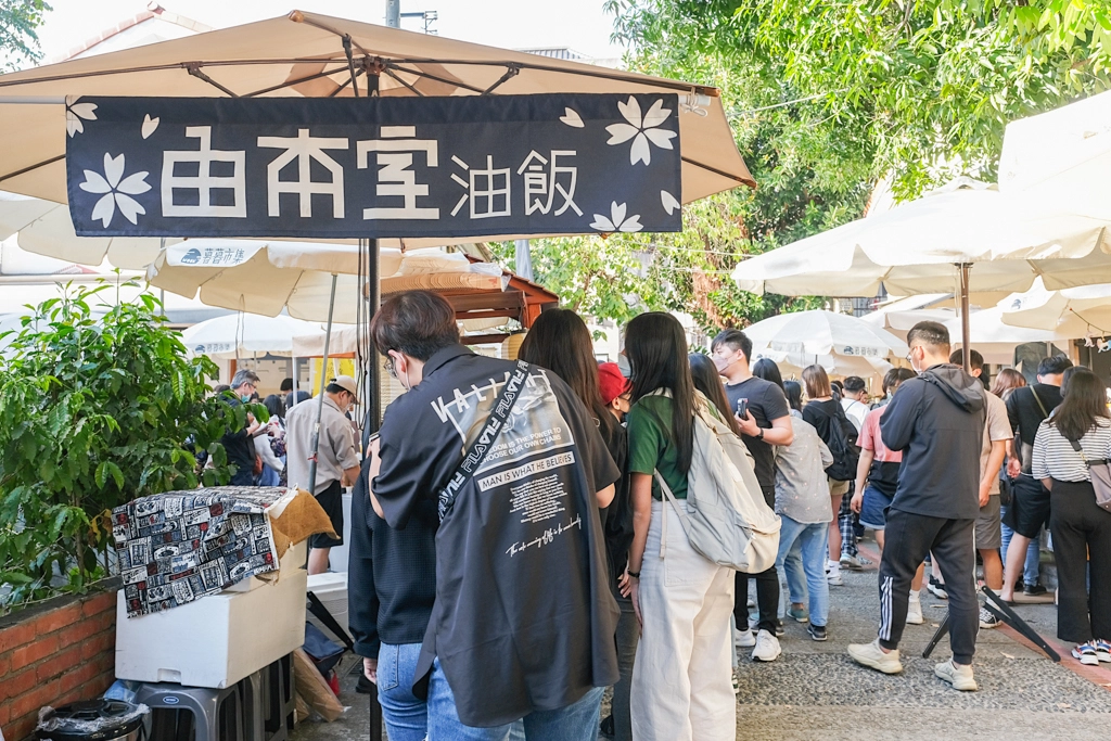 台中西區｜審計新村一日遊．暮暮文創市集、10間小吃美食、文創商品DIY、IG必拍打卡點 @飛天璇的口袋