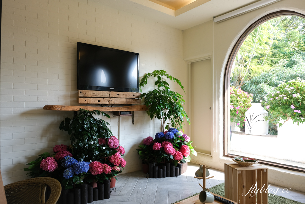 苗栗卓蘭｜花露精油城堡民宿．花露農場住宿區，季節限定繡球花房型 @飛天璇的口袋