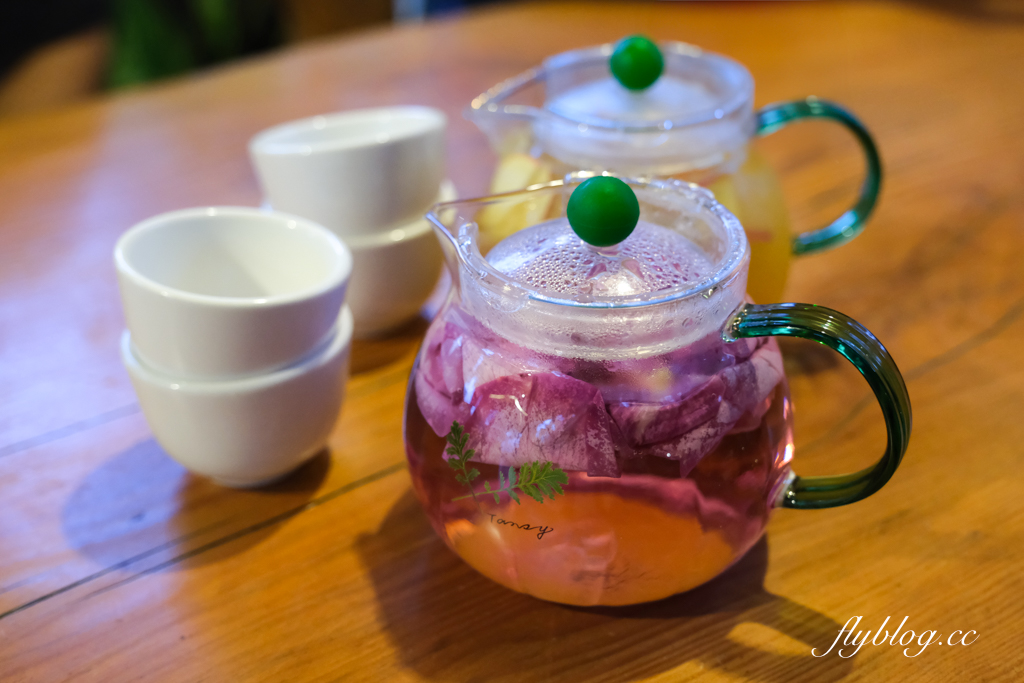 苗栗卓蘭｜花露精油城堡民宿．花露農場住宿區，季節限定繡球花房型 @飛天璇的口袋