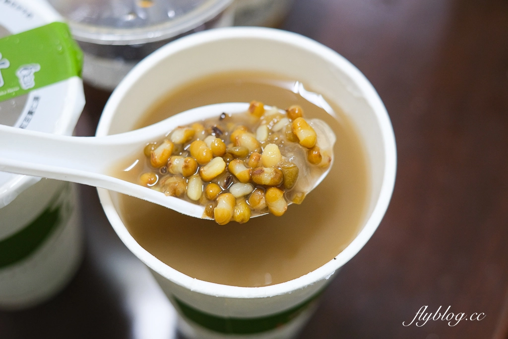 台中西屯｜真饌軒綠豆湯．各種古早味甜湯，燒麻糬也吃得到 @飛天璇的口袋