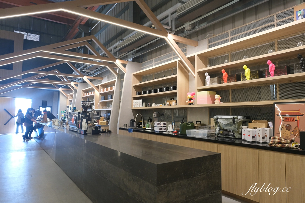 台中北屯｜K2G 48 Warehouse．KroX Coffee 跨蒔咖啡概念店，鐵工廠改建的咖啡館 @飛天璇的口袋