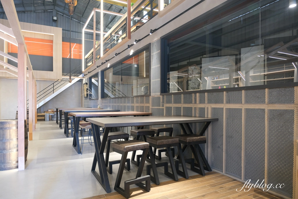 台中北屯｜K2G 48 Warehouse．KroX Coffee 跨蒔咖啡概念店，鐵工廠改建的咖啡館 @飛天璇的口袋