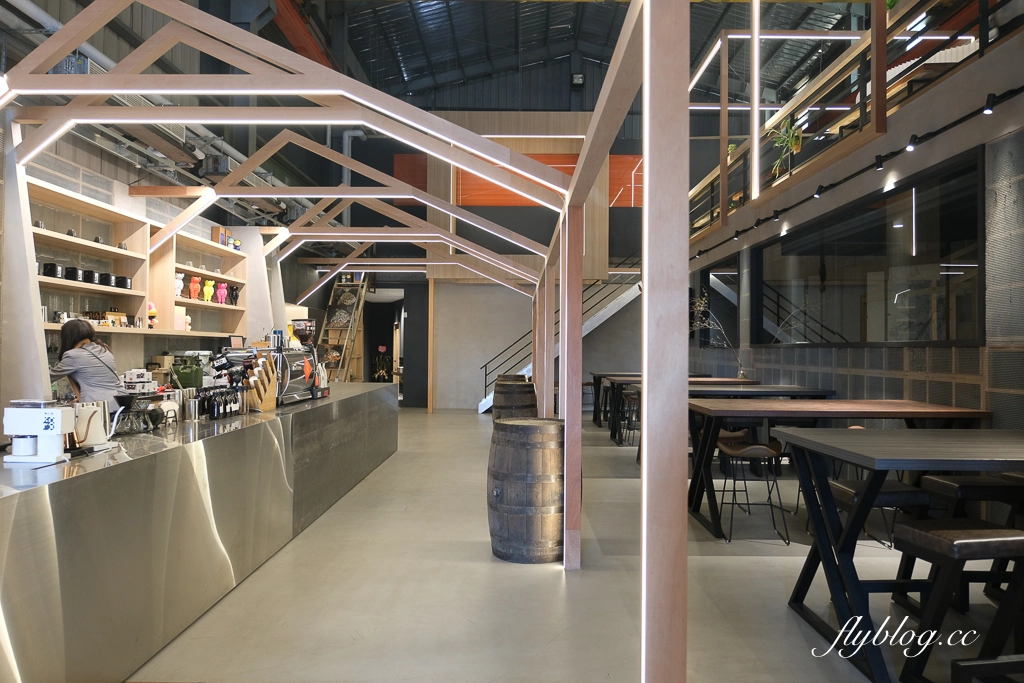 台中北屯｜K2G 48 Warehouse．KroX Coffee 跨蒔咖啡概念店，鐵工廠改建的咖啡館 @飛天璇的口袋