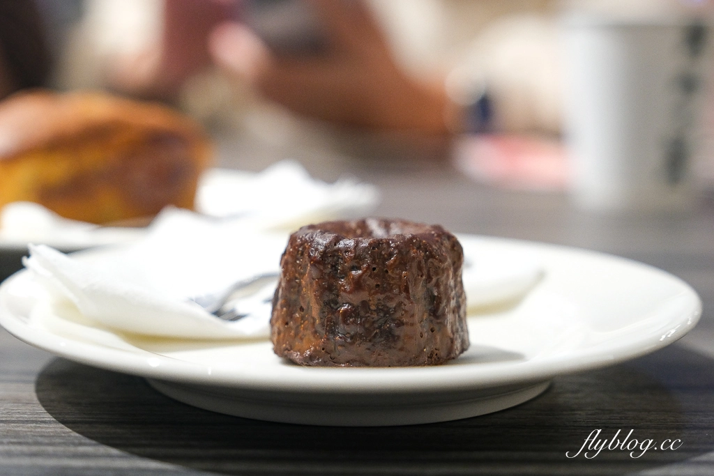 台中北屯｜K2G 48 Warehouse．KroX Coffee 跨蒔咖啡概念店，鐵工廠改建的咖啡館 @飛天璇的口袋