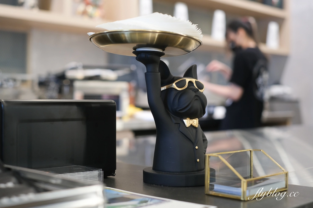 台中北屯｜K2G 48 Warehouse．KroX Coffee 跨蒔咖啡概念店，鐵工廠改建的咖啡館 @飛天璇的口袋