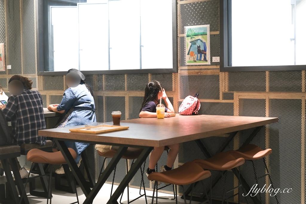 台中北屯｜K2G 48 Warehouse．KroX Coffee 跨蒔咖啡概念店，鐵工廠改建的咖啡館 @飛天璇的口袋