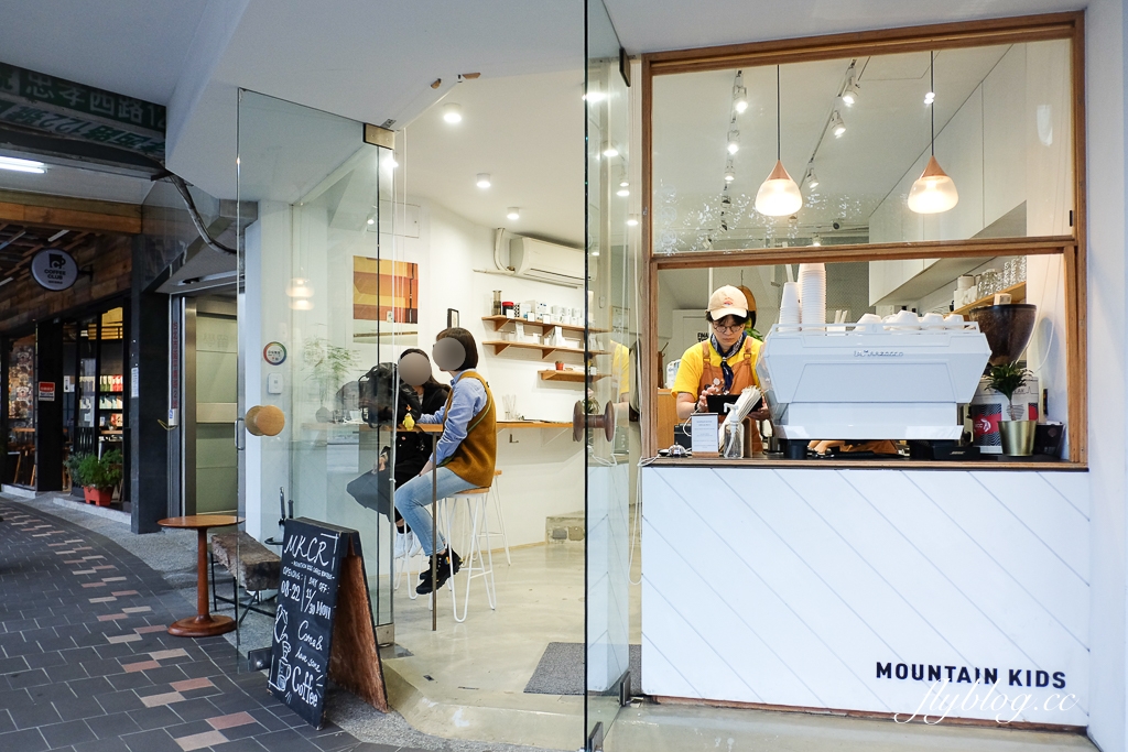 台北中正｜Mountain Kids Coffee Roaster 山小孩咖啡．台北車站咖啡館推薦，坐擁北門百年古蹟 @飛天璇的口袋
