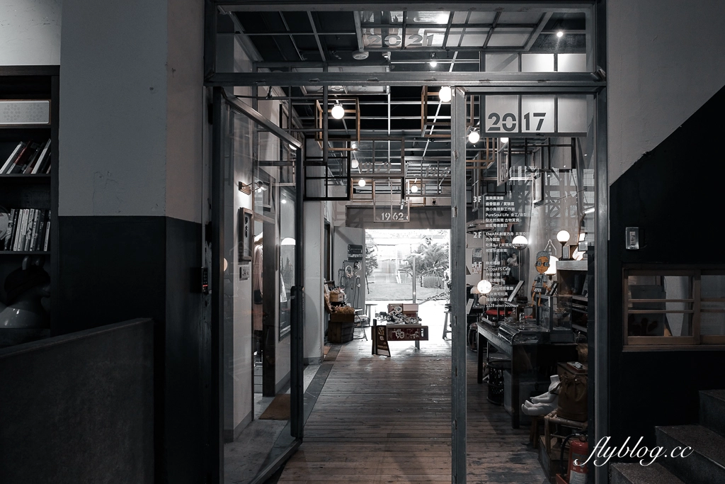 台中東區｜Cuppa FS Cafe 富興店．富興工廠1962裡的咖啡館，舊工廠蛻變成文靜聚落 @飛天璇的口袋
