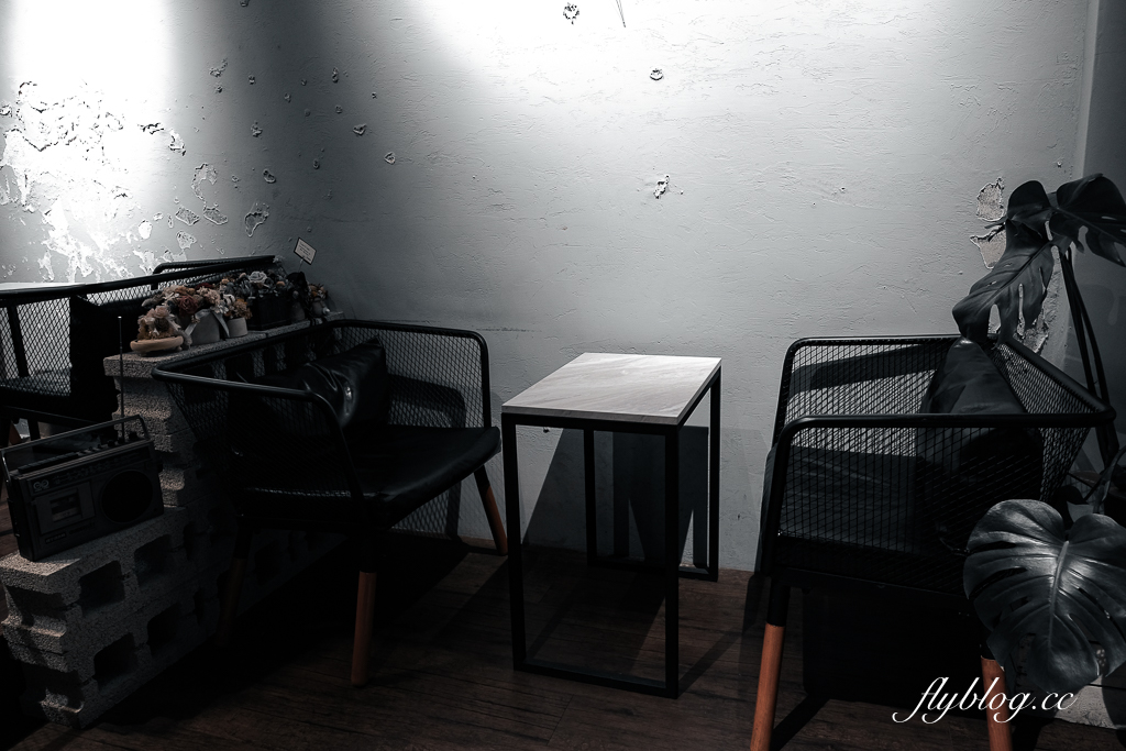 台中東區｜Cuppa FS Cafe 富興店．富興工廠1962裡的咖啡館，舊工廠蛻變成文靜聚落 @飛天璇的口袋