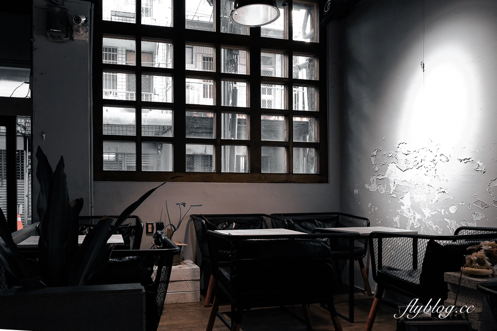 台中東區｜Cuppa FS Cafe 富興店．富興工廠1962裡的咖啡館，舊工廠蛻變成文靜聚落 @飛天璇的口袋