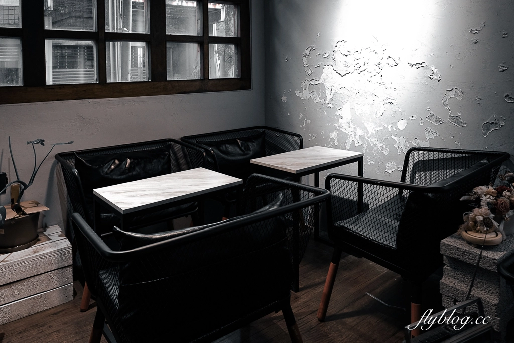 台中東區｜Cuppa FS Cafe 富興店．富興工廠1962裡的咖啡館，舊工廠蛻變成文靜聚落 @飛天璇的口袋