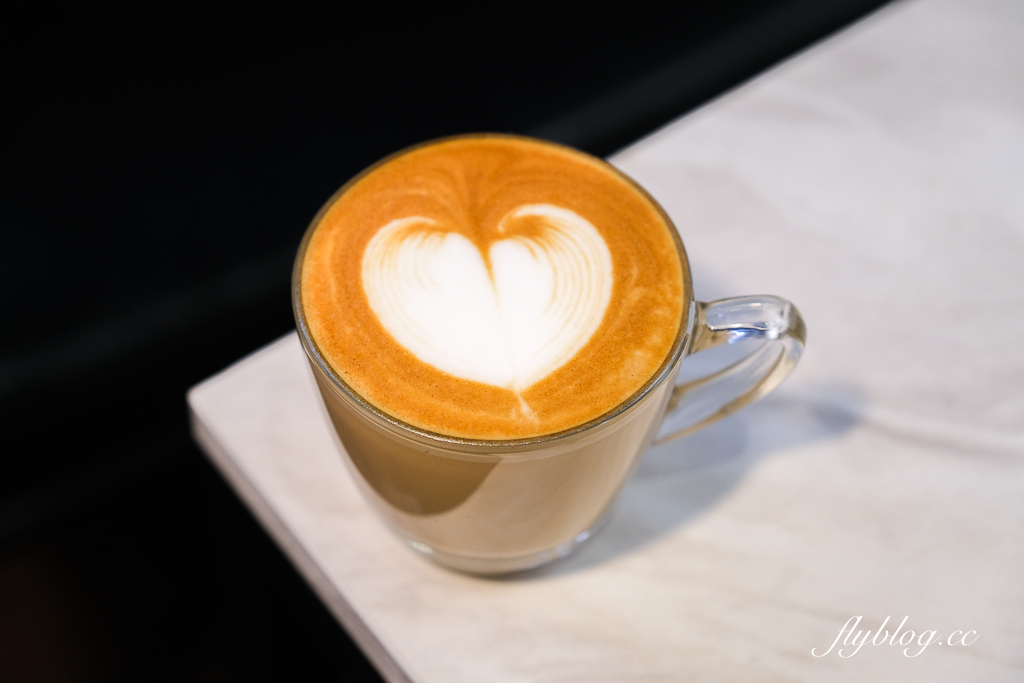 台中東區｜Cuppa FS Cafe 富興店．富興工廠1962裡的咖啡館，舊工廠蛻變成文靜聚落 @飛天璇的口袋