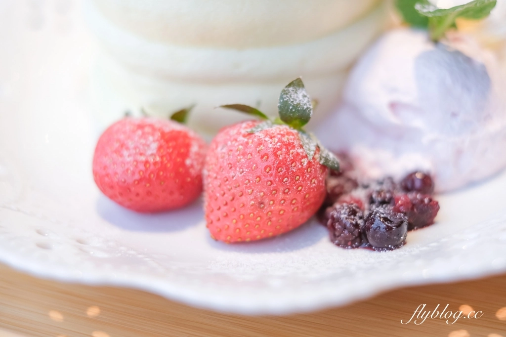 台中梧棲｜Rose House Cafe．古典玫瑰園新品牌，台中三井Outlet甜點下午茶 @飛天璇的口袋