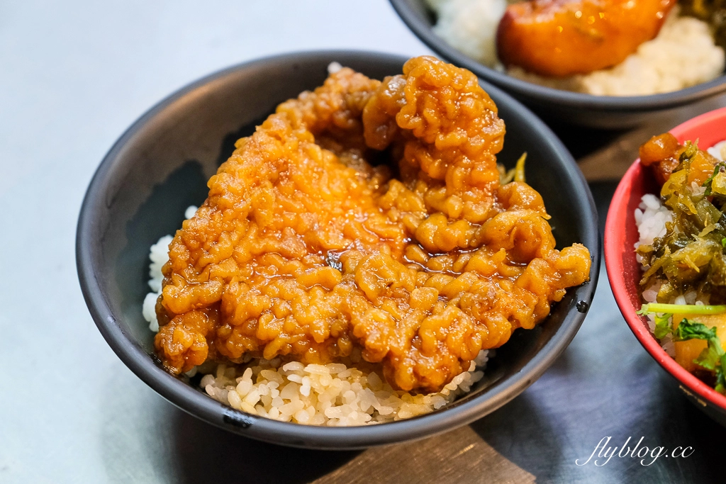台中西屯|肉燥兄弟魯肉飯.營業到深夜2點宵夜場,從路邊餐車到實體店面 @飛天璇的口袋 台中西屯|肉燥兄弟魯肉飯.營業到深夜2點宵夜場,從路邊餐車到實體店面 @飛天璇的口袋