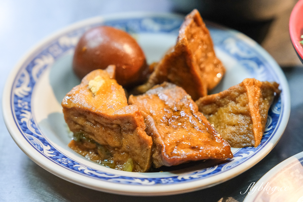 台中西屯|肉燥兄弟魯肉飯.營業到深夜2點宵夜場,從路邊餐車到實體店面 @飛天璇的口袋 台中西屯|肉燥兄弟魯肉飯.營業到深夜2點宵夜場,從路邊餐車到實體店面 @飛天璇的口袋