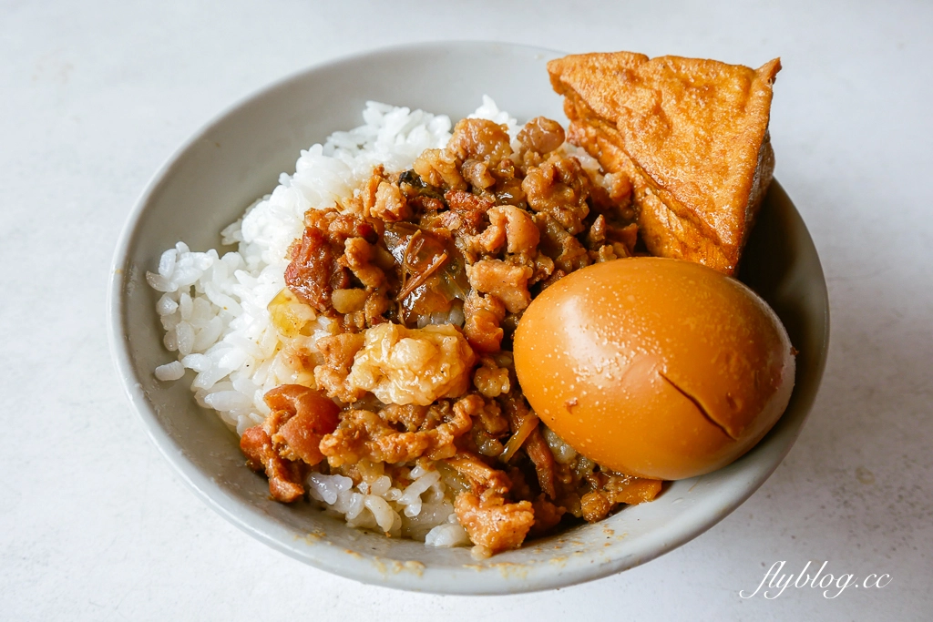 台中北區｜嘉義香菇肉焿．24小時營業爌肉飯，台中東興市場入口處 @飛天璇的口袋