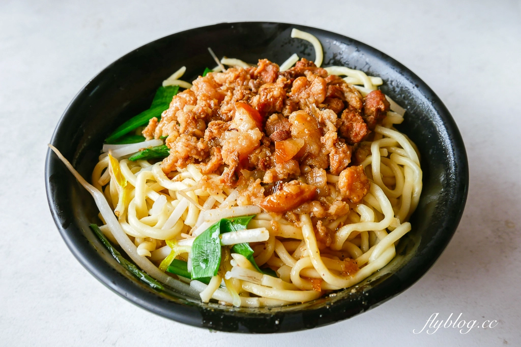 台中北區｜嘉義香菇肉焿．24小時營業爌肉飯，台中東興市場入口處 @飛天璇的口袋