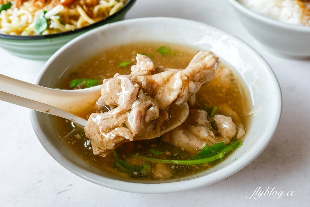 台中北區｜嘉義香菇肉焿．24小時營業爌肉飯，台中東興市場入口處 @飛天璇的口袋