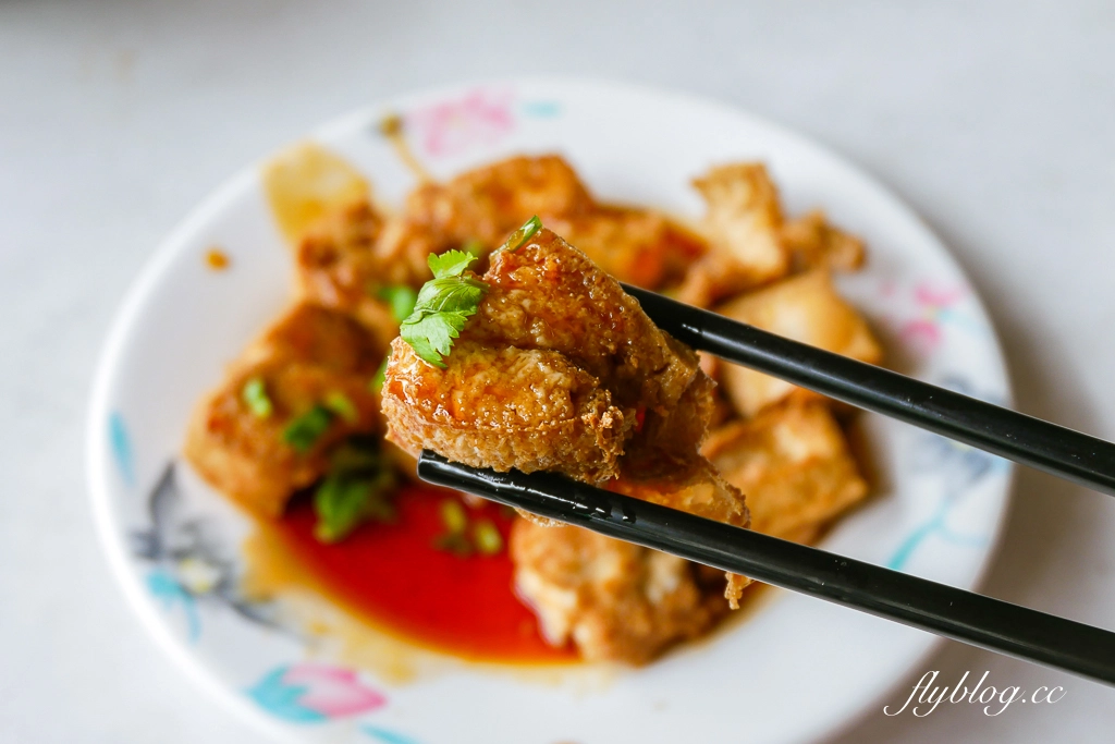 台中北區｜嘉義香菇肉焿．24小時營業爌肉飯，台中東興市場入口處 @飛天璇的口袋