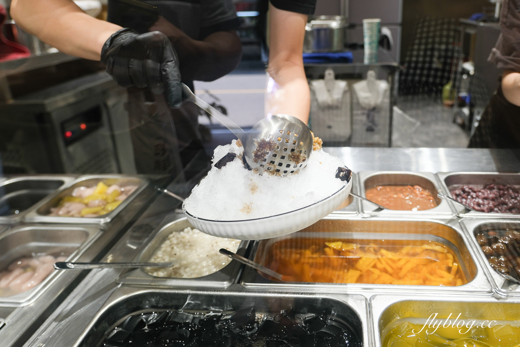 台中北區｜嘉良冰鎮 梅亭參店．太平生意最好的冰店進軍市區，40年老字號的古早味剉冰 @飛天璇的口袋