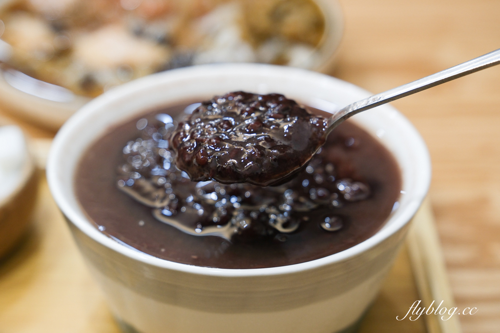 台中北區｜嘉良冰鎮 梅亭參店．太平生意最好的冰店進軍市區，40年老字號的古早味剉冰 @飛天璇的口袋