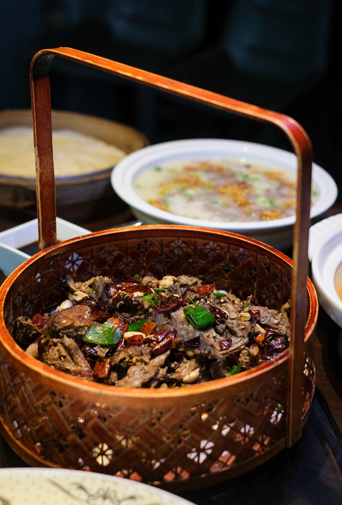 台中南屯｜東方龍古味今品料理．唯一台中米其林指南推薦燒鵝，經典台菜融入新創意 @飛天璇的口袋