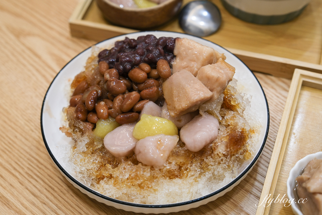 台中北區｜嘉良冰鎮 梅亭參店．太平生意最好的冰店進軍市區，40年老字號的古早味剉冰 @飛天璇的口袋