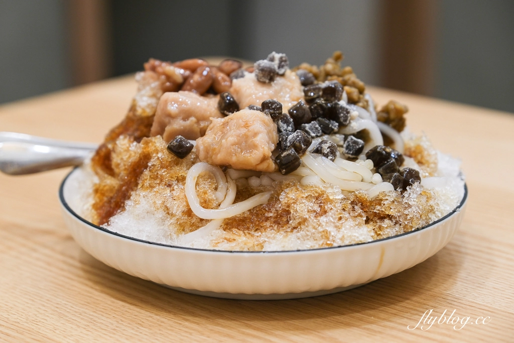 台中北區｜嘉良冰鎮 梅亭參店．太平生意最好的冰店進軍市區，40年老字號的古早味剉冰 @飛天璇的口袋