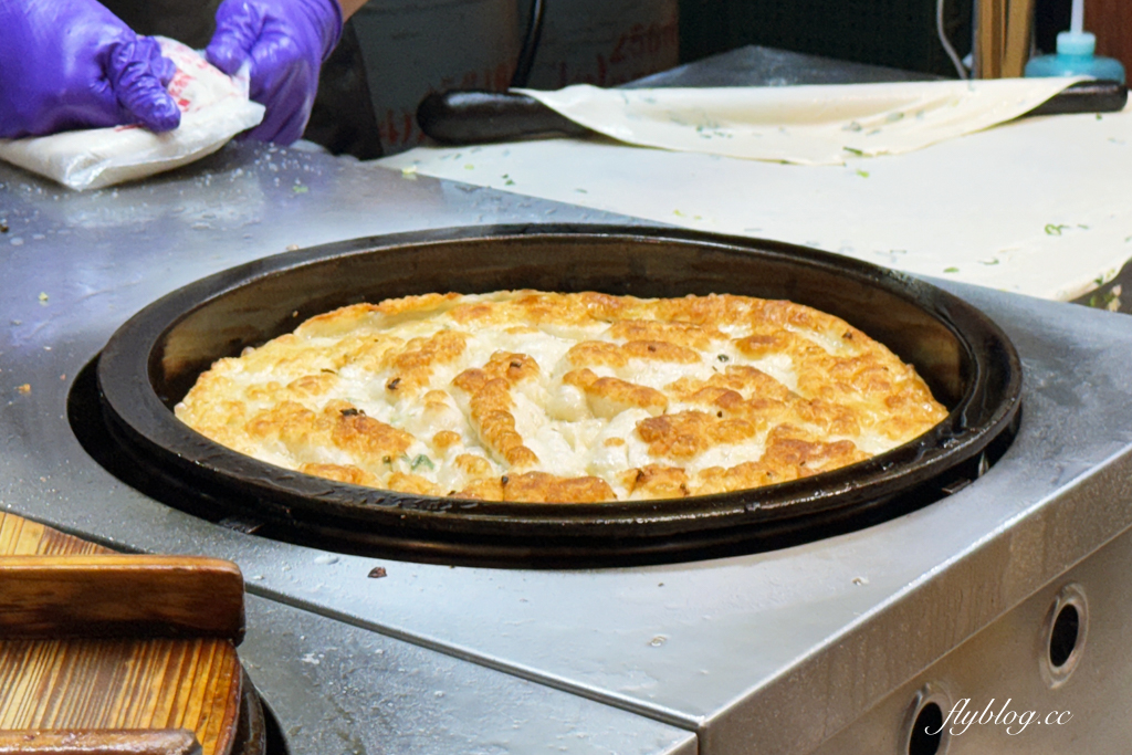 台中北屯｜丹丹蔥油餅．總站夜市排隊美食，蔥油餅超過10種口味 @飛天璇的口袋