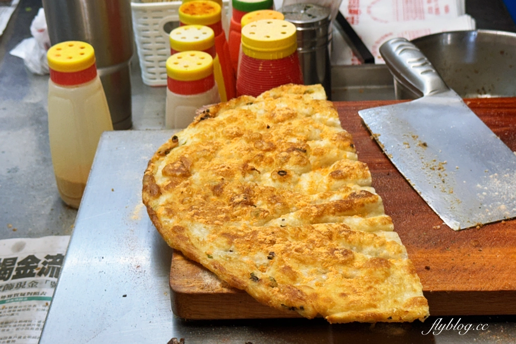 台中北屯｜丹丹蔥油餅．總站夜市排隊美食，蔥油餅超過10種口味 @飛天璇的口袋