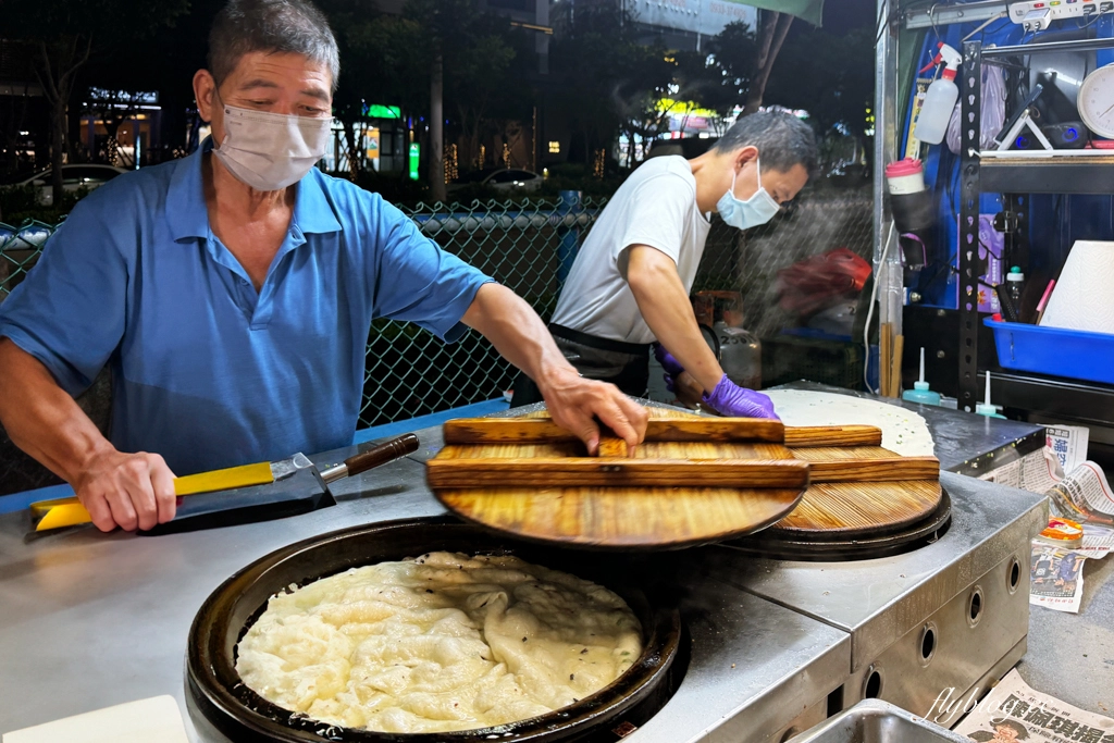 台中北屯｜丹丹蔥油餅．總站夜市排隊美食，蔥油餅超過10種口味 @飛天璇的口袋