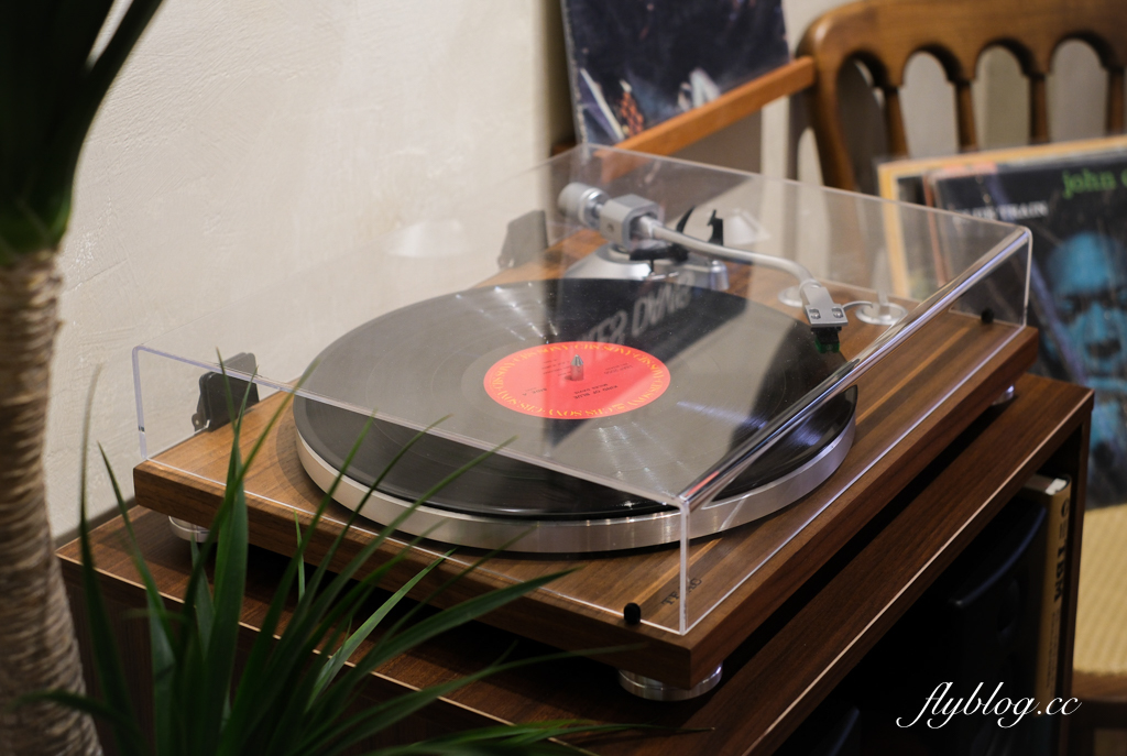 台中北區｜Glimmer Cafe．全天候供應早午餐，吃得到打拋豬和義大利麵 @飛天璇的口袋